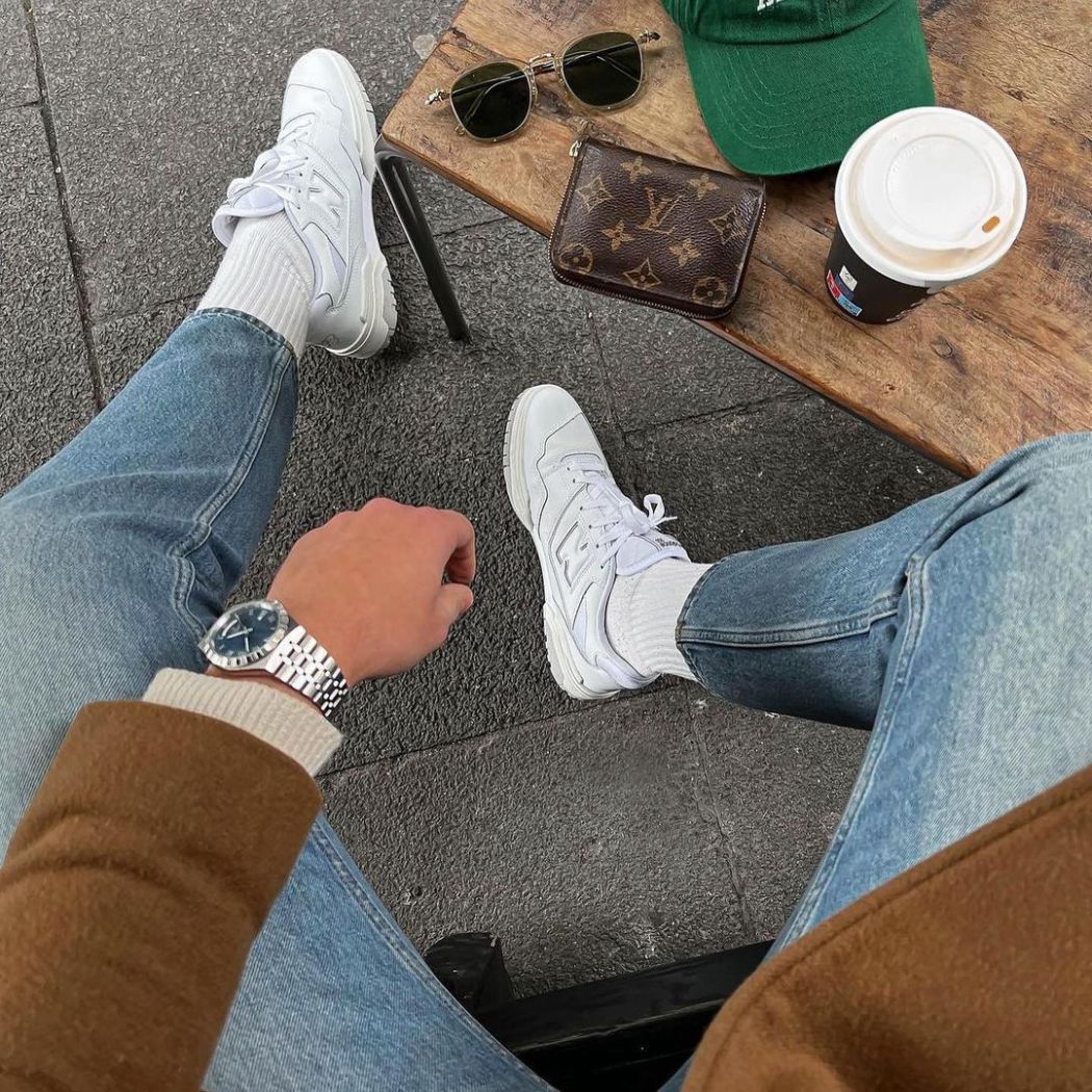 Modne buty sportowe męskie na wiosnę 2023. Jakie modele będziemy nosić w tym sezonie? Sprawdź